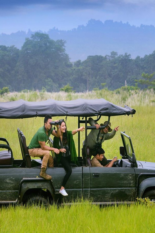 2 Days Chitwan Jungle Safari Tour from Pokhara/Kathmandu - Day 1 schedule: early drive, lunch, jeep safari, and Tharu dance