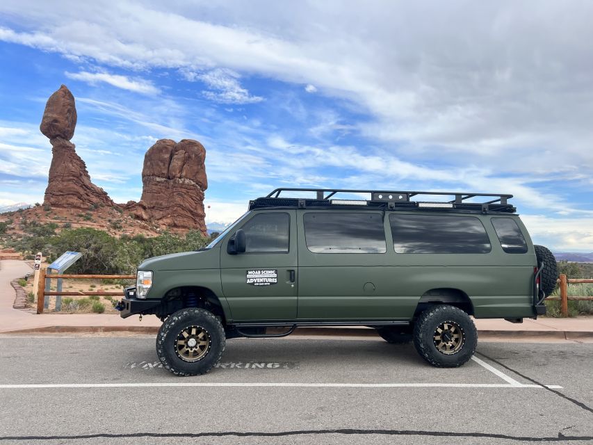 Arches National Park: Sunset Pavement Van Tour - The first photo wave: Balanced Rock, Courthouse Towers, and big open views
