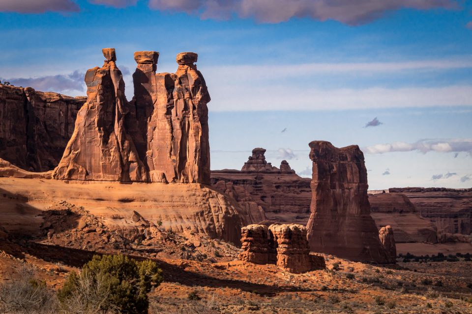 Arches National Park: Sunset Pavement Van Tour - North and South Window Arches and Turret Arch: short walks, real payoff