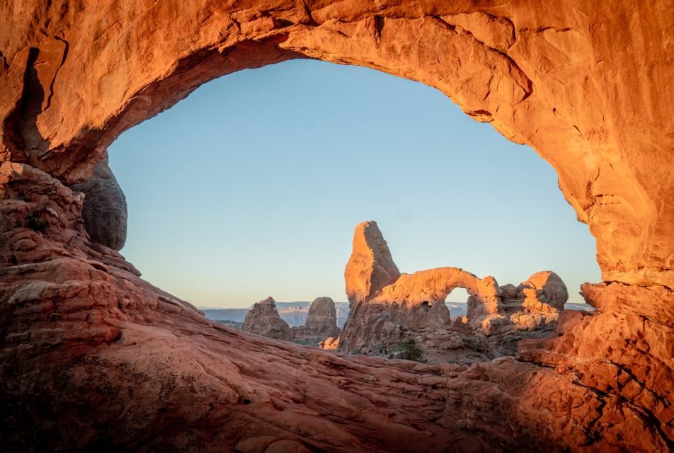 Arches National Park: Sunset Pavement Van Tour - Snacks, weather, and your photo setup: the practical stuff