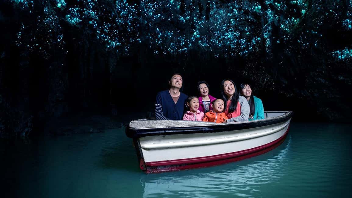 Auckland: One-Way Tour to Rotorua with Waitomo Caves - Continuing South to Rotorua: Hydro Dams, Rivers, and Famous Sights