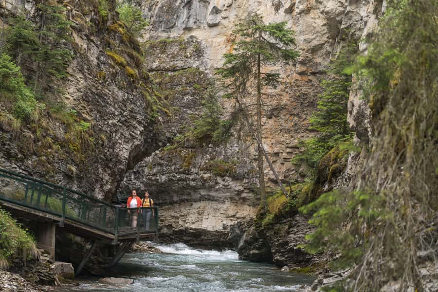 Banff: Banff Town, Gondola, and Johnston Canyon Day Tour - Weather and stop swaps: how to prepare for a day that can change