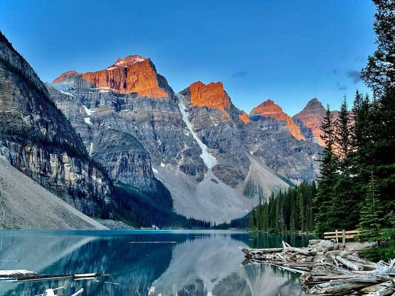 Banff/Canmore: Sunrise at Moraine Lake w/ Lake Louise Option - The guides and the extras: what makes the tour feel smooth