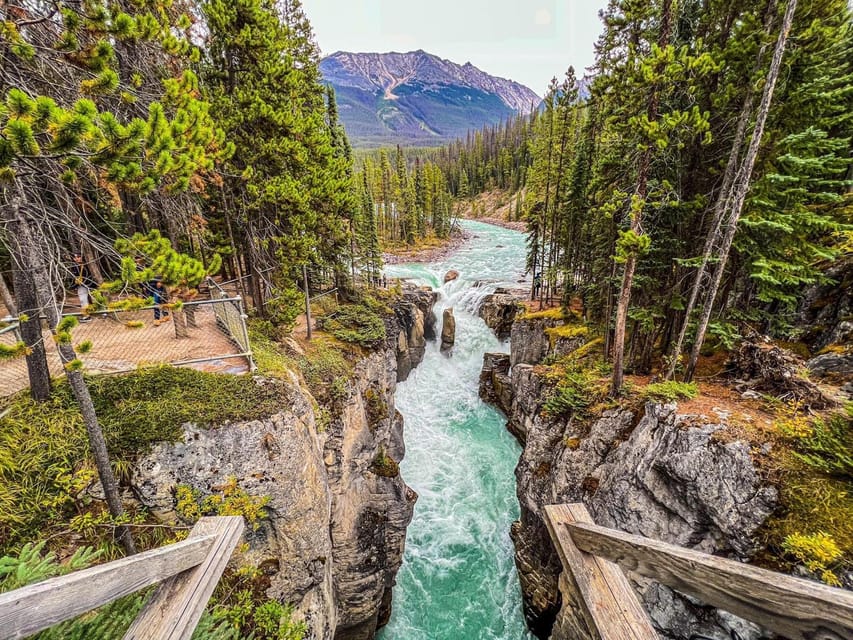 Banff : Lake Louise, Moraine, Emerald & Johnston Canyon tour - Banff Town Walk: Historic Streets Between Big Views