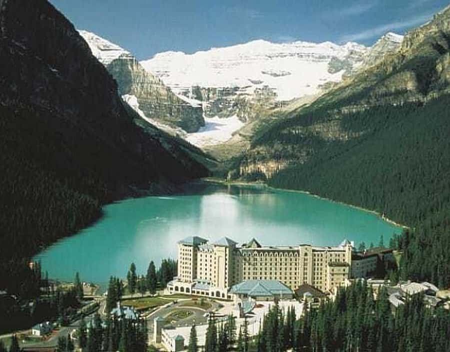 Banff, Lake Louise, Moraine ,Emerald & Johnston Canyon tour - Moraine Lake: turquoise-and-peaks energy, with a seasonal reality check