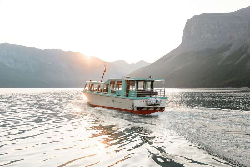 Banff: Lake Minnewanka Cruise - Meeting at the dock: how to make logistics feel painless