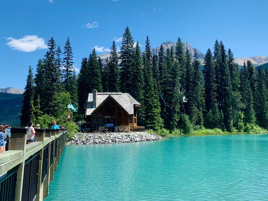 Banff: Moraine Lake, Lake Louise, Emerald Lake and Yoho Trip - Lake Louise: Why This Classic View Is Worth Planning For