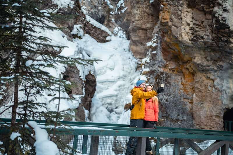 Banff: Morning or Afternoon Johnston Canyon Icewalk - Hot chocolate and maple cookies: the break that keeps you enjoying the cold