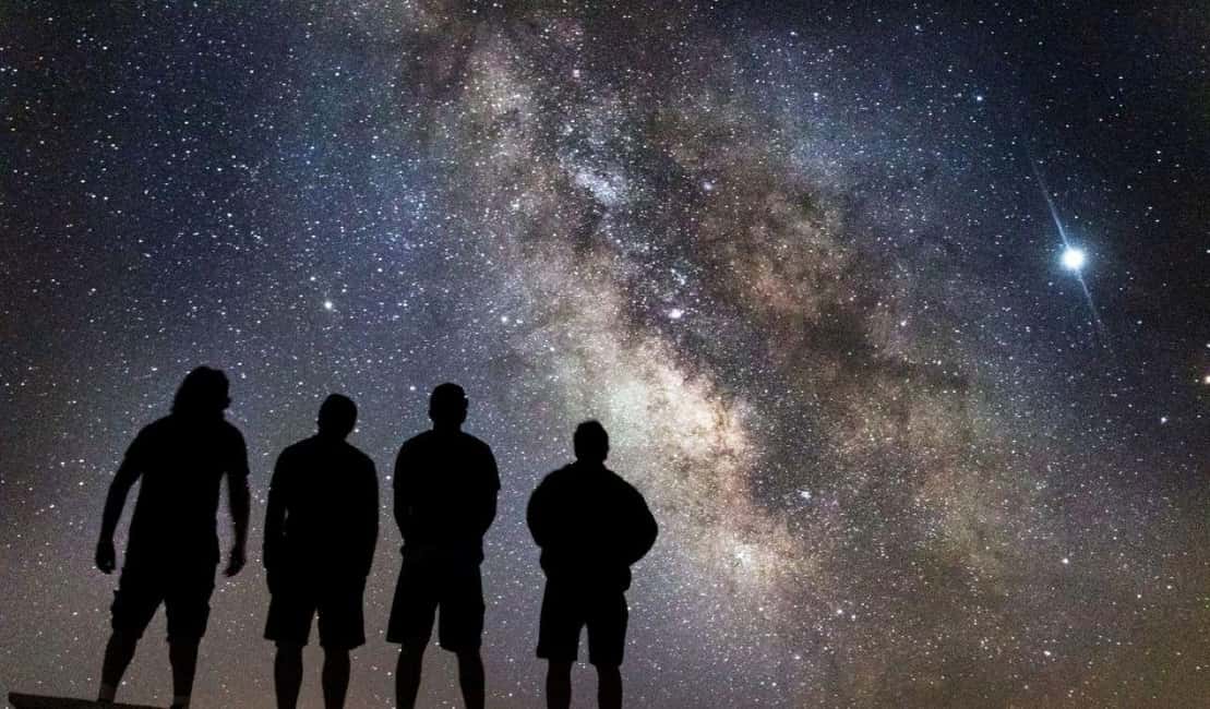 Banff OR Moraine Lake: Night Tour with possible Stargazing - From Hotel Pickup to a Dark Spot: How the Evening Gets Set Up