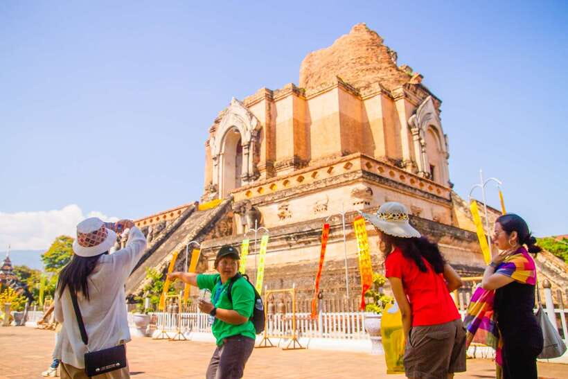 Chiang Mai: 3 Hour Old City and Temples Guided Walking Tour - Timing and Group Flow: How a 3-Hour Walk Stays Comfortable