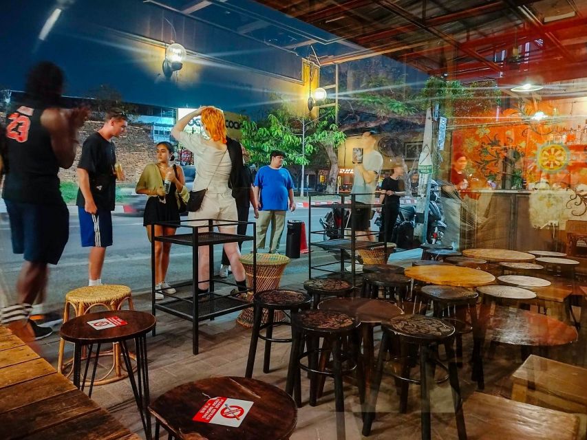 Chiang Mai: Chiang Mai Bar Hopping Guided Night Tour - Ton Lam Yai Flower Market + the rod dang ride