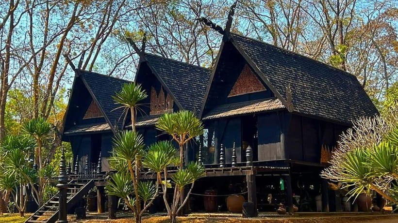 Chiang Mai: Chiang Rai Temples, Golden Triangle & Boat Tour - Option A vs Option B: what changes for the Long Neck Karen village