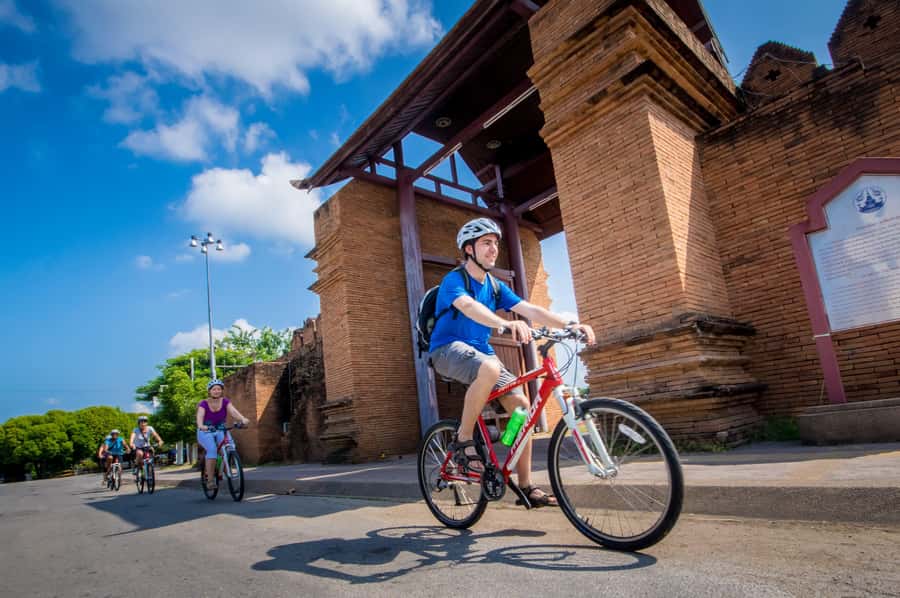 Chiang Mai: Countryside Adventure by Bike - Phra That Hariphunchai: The Golden Chedi That Makes the Stop Worth It