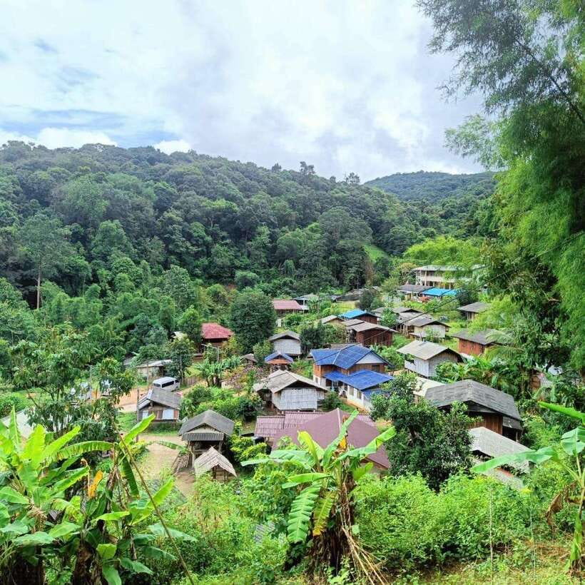 Chiang Mai: Doi Inthanon National Park & Waterfall Day Tour - Twin pagodas at Pra Mahatat Noppamethanedon and Pra Mahatat Nopphonphusiri
