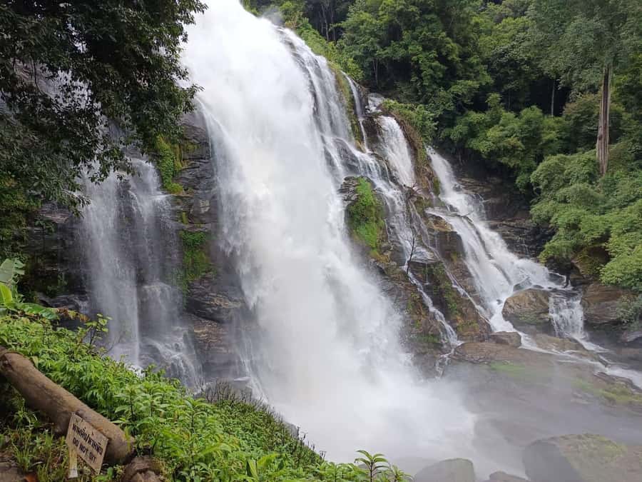 Chiang Mai: Doi Inthanon One-Day Tour with a Private Driver - Twin Royal Pagodas: Naphamethinidon and Naphaphonphumisiri, plus royal views