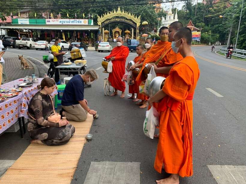 Chiang Mai: Doi Suthep, Wat Umong, and Pha Lat Sunrise Tour - Wat Umong’s 1297 Tunnels: Forest, Chedi, and Underground Quiet