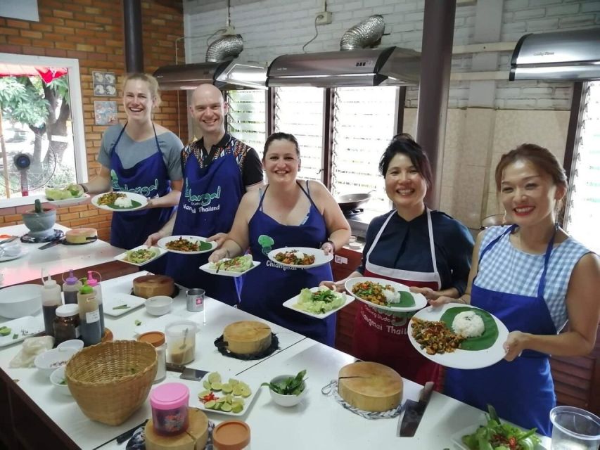 Chiang Mai: Evening Cooking Class and Local Market Visit - How the 5-hour evening cooking flow works