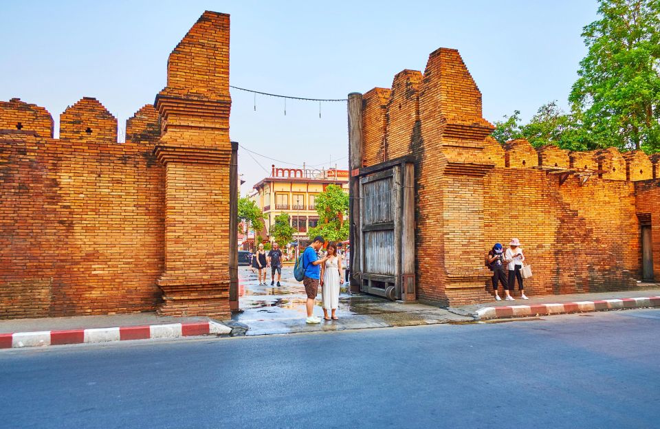 Chiang Mai: Exploration of Old City by Private Tuk-Tuk - Muang Mai Market and Warorot Market: Shopping With Intent