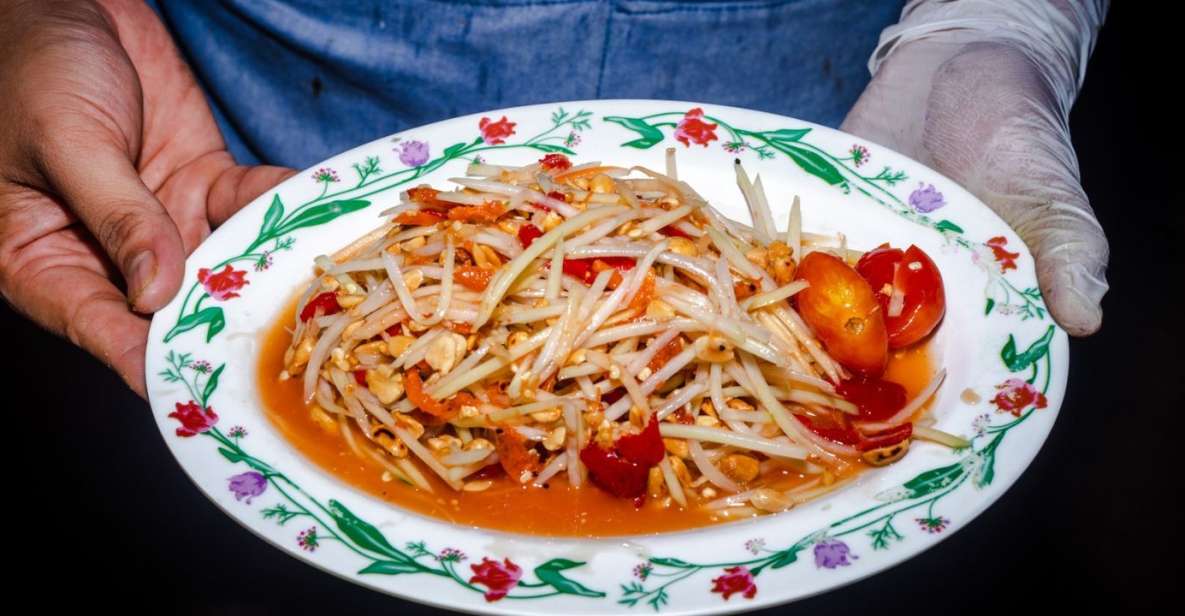Chiang Mai: Food Tour by Songtheaw Truck with 15+ Tastings - Key things that make this food tour work