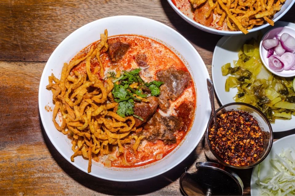 Chiang Mai: Food Tour by Songtheaw Truck with 15+ Tastings - Stop-by-stop: what each phase feels like