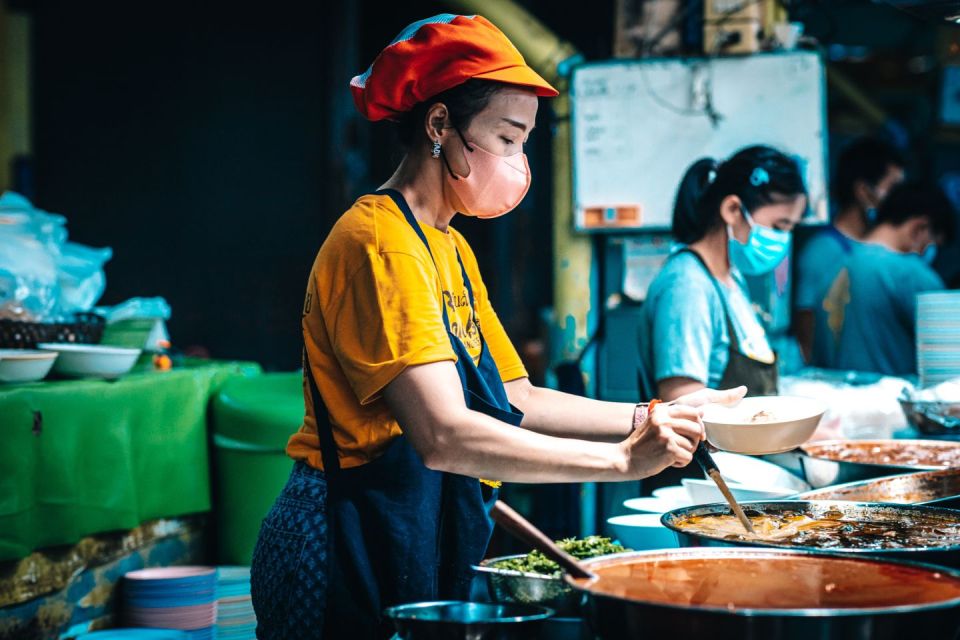 Chiang Mai: Food Tour by Songtheaw Truck with 15+ Tastings - The big practical tip: come hungry, then pace yourself