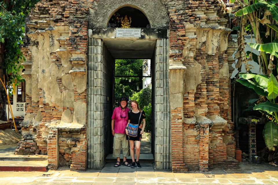 Chiang Mai: Half-Day Old Town Cycling Tour - Quiet temples and architectural stops: calm moments that balance the city