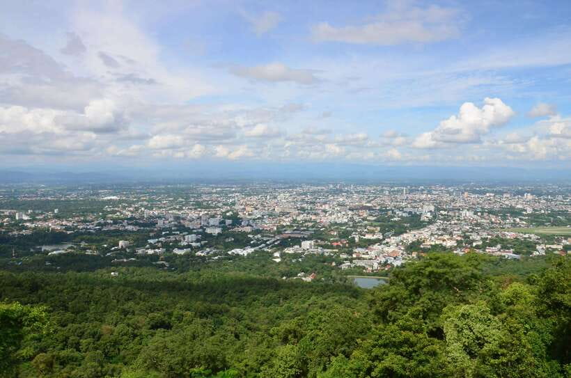 Chiang Mai: Hike on Monk’s Trail and Doi Suthep Private Tour - Wat Pha Lat: the peaceful temple you’ll remember for being quieter