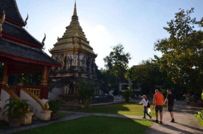 Chiang Mai: Historic Temples and City Guided Walking Tour - Wat Chiang Man: Start With the Oldest Temple (Built 1296)