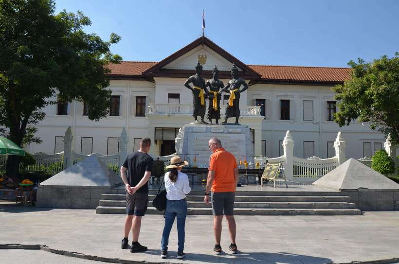 Chiang Mai: Historic Temples and City Guided Walking Tour - Wat Chedi Luang: Ruined Chedi Grandeur and the Buddha Inside