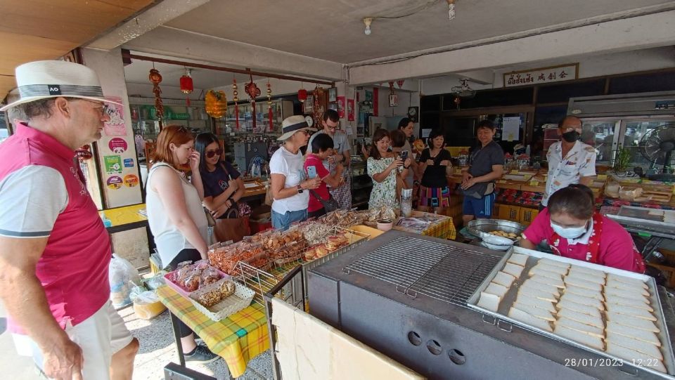 Chiang Mai: Local Food and Markets Guided Walking Tour - Warorot Market: snacks, produce, and real-world chaos (the fun kind)
