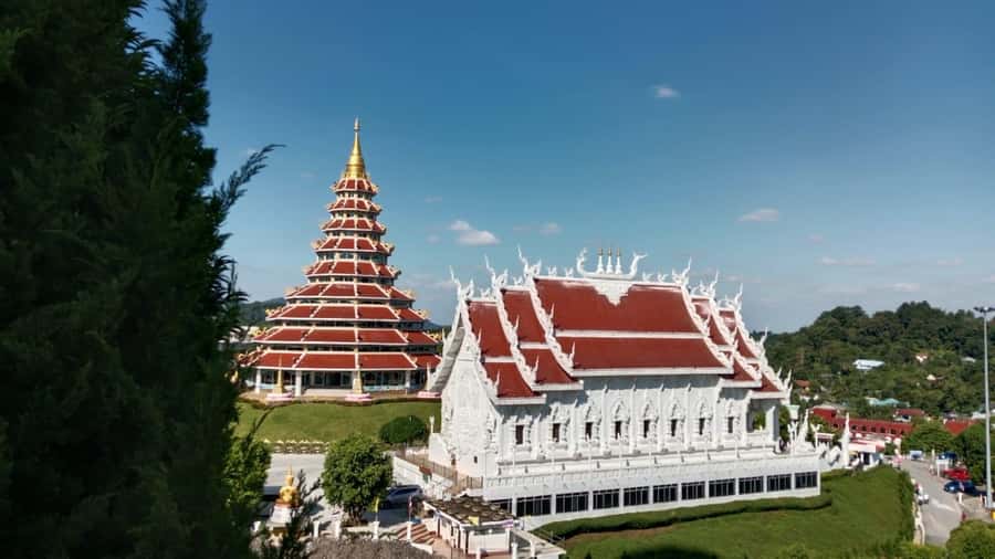 Chiang Rai White Temple and Blue Temple Day Tour - Why the White Temple and Blue Temple Work So Well in One Day