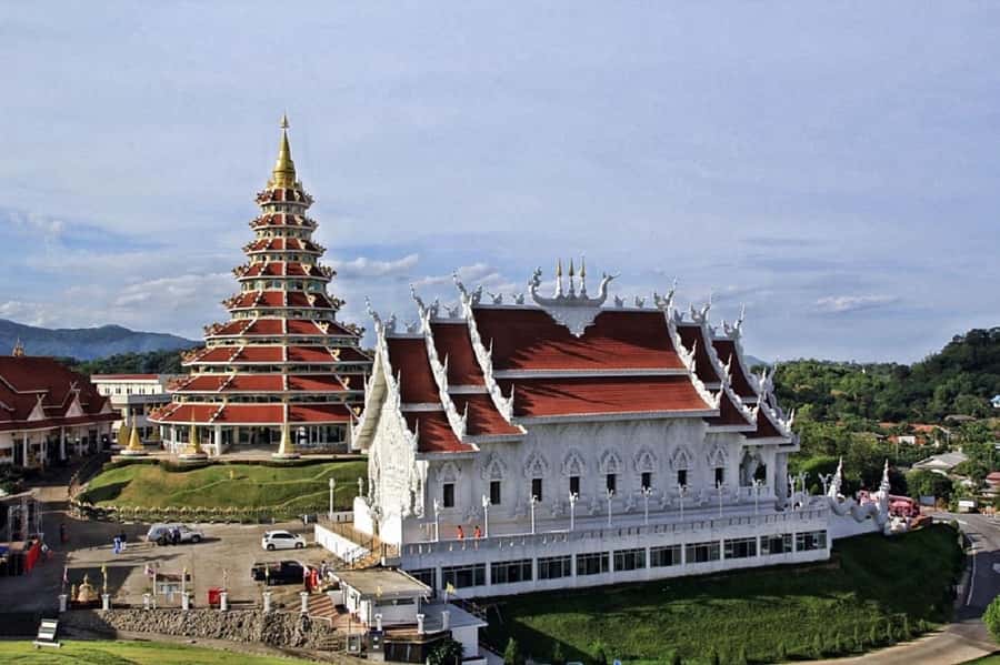 Chiang Rai White Temple and Blue Temple Day Tour - Wat Rong Khun (White Temple): Modern Art Meets Temple Rules