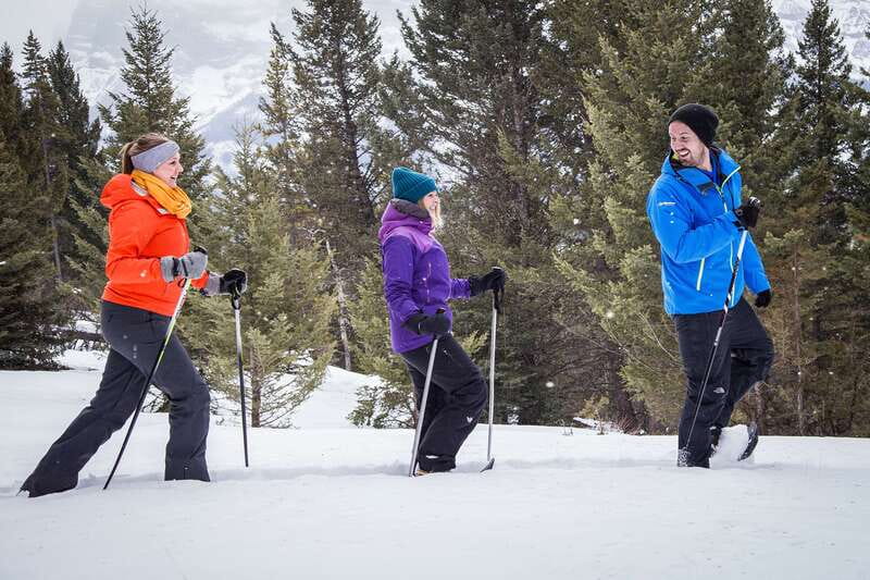 From Banff: Snowshoeing Tour in Kootenay National Park - Snowshoe setup and pacing on the easy 3-kilometer trail