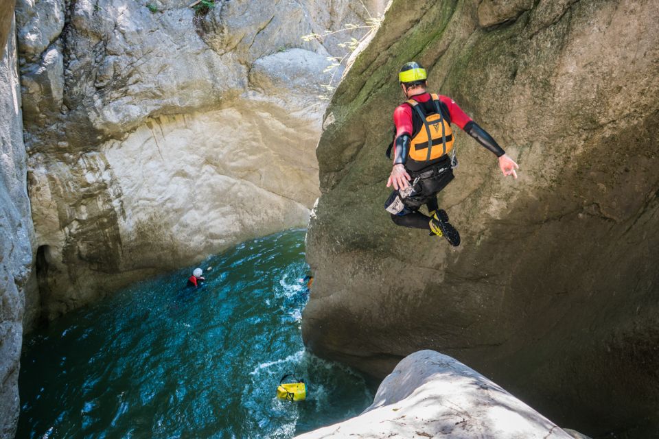 From Interlaken: Canyoning Chli Schliere - Meeting at Outdoor Interlaken NEW Base and the 60-Minute Gorge Transfer