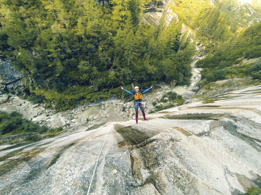 From Interlaken: Grimsel Gorge Canyoning Tour - What’s included after you get wet: lunch, drink, showers, and a quick reset