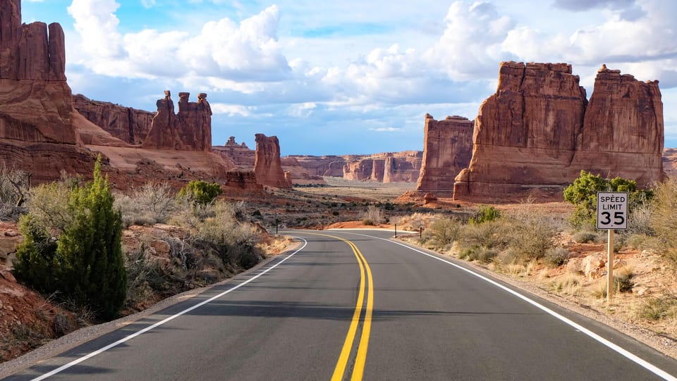 Moab: Arches National Park Sightseeing Tour - Photo stops that are built into the route, not added as a scramble
