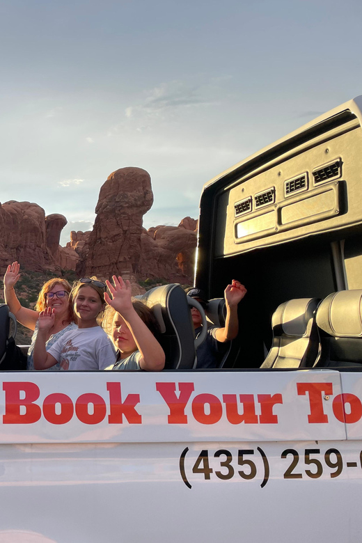 Moab: Arches National Park Sightseeing Tour - Meeting at 606 S Main St, then into the park with less friction